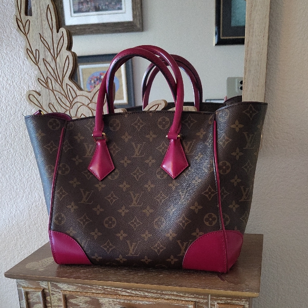 Louis Vuitton Brown and Pink Shoulder Bag